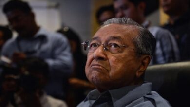 Dr Mahathir Sedang Menggali Kubur Sendiri