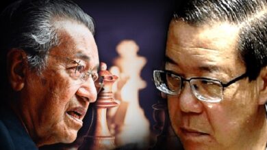 Mahathir Bidas Anwar Lantik Zahid Tapi Lupa Pernah Lantik Lim Guan Eng