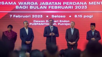 Look at me and Zahid, Anwar says as he tells civil servants to amend rifts and work together for country