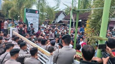 Penduduk Kampung Desak Penghulu Letak Jawatan