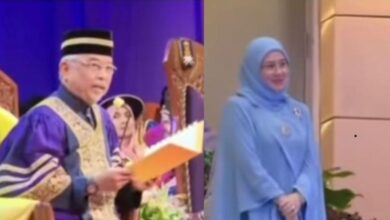 Sweet sangat! Agong ajak graduan UiTM nyanyi lagu birthday untuk Tunku Azizah