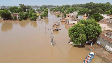 Banjir besar: 100,000 penduduk terpaksa dipindahkan