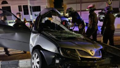 Dua maut, seorang parah kereta terbabas langgar tiang lampu