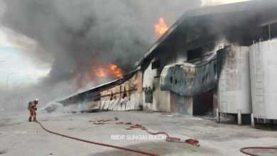 6 kilang terbakar di Kampung Baru Sungai Buloh