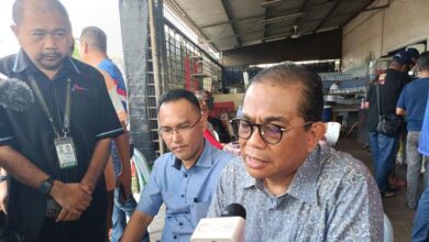 MUAR: Umno supporters should throw their support behind Pakatan Harapan in the Pulai and Simpang Jeram by-elections instead of the party that wants to replace them, says Datuk Seri Mohamed Khaled Nordin. The Umno vice-president said that there were still some party supporters and voters who were unaware that Barisan Nasional was not contesting in the two by-elections.