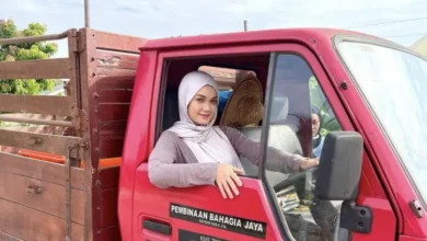 Gambar Puteri Sarah Memandu Lori Cetus Tanda Tanya. Apa Kes?