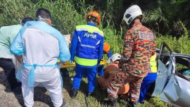 Lori rempuh kereta, lelaki maut