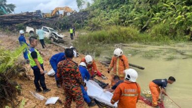 3 terkorban, kenderaan terjunam ke dalam kolam