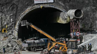 Gali 'lubang tikus' dengan tangan bebaskan 41 pekerja terowong terperangkap