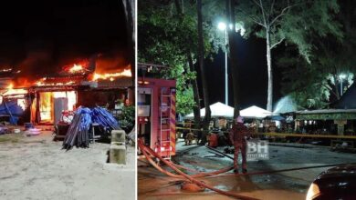 Sembilan gerai makanan di Teluk Kemang terbakar