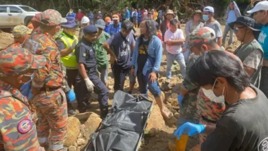 Warga emas dihanyut arus banjir ditemui lemas