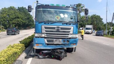 Pelajar parah motosikal dirempuh lori