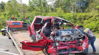 Dua maut, kereta bertembung petang tadi