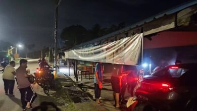 Pemandu parah kereta langgar kedai