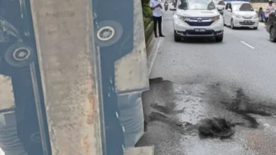 Tayar monorel terbakar, jatuh atas jalan raya