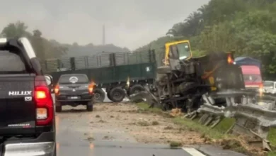 Nahas treler, lebuh raya sesak 2 jam