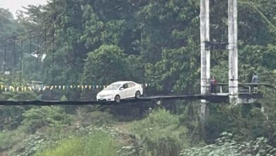 Kereta tersadai pada jambatan gantung kerana GPS