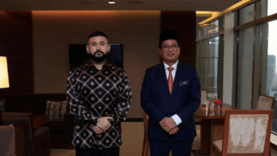 Azam Baki menghadap Tunku Mahkota Ismail