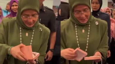 Gelagat Tunku Azizah Dapat Gelang Tangan, Raih Perhatian Ramai! [VIDEO] 