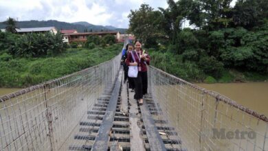 Gadai nyawa ke sekolah guna jambatan gantung