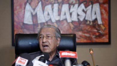 Mahathir cabar Anwar adakan PRU, petanda tidak cukup jumlah