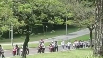 ‘Berarak’ usung motosikal ke balai polis