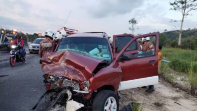Wanita maut tersepit SUV bertembung trak pikap