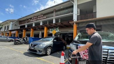 Parkir awam dibolot kenderaan pekerja Malaysia di Singapura