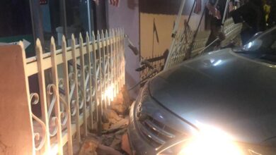 Kereta rempuh tembok masjid elak anjing