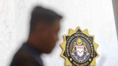 Penjawat awam antara 2 ditahan terima rasuah RM80,000
