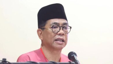 Don't make demands as if we're still dominant, Umno members told