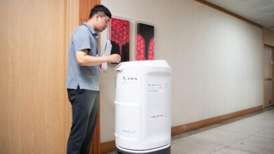 Robot pertama ‘mati’ terjatuh dari tangga