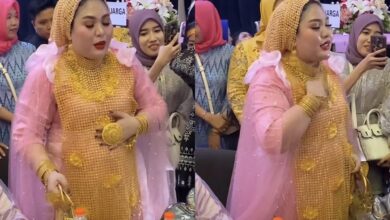 Pengasas produk kecantikan tayang emas satu badan