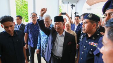 Muhyiddin tiba di Mahkamah Gua Musang untuk didakwa atas Akta Hasutan