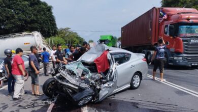 Abang maut, kereta dipandu adik rempuh treler