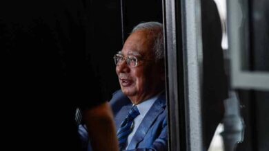 Keterangan saksi bersandarkan kepada dengar cakap perlu dipadam - Peguam Najib