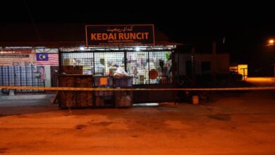 Dua beradik jaga kedai runcit parah ditetak perompak