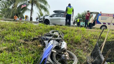 2 sekawan maut, motosikal dirempuh kereta ketika balik kerja