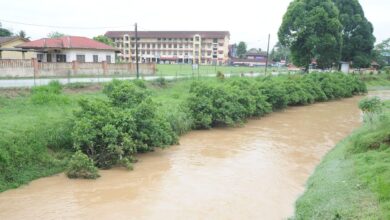 Pemandu lori, kelindan ditahan kes pencemaran di Johor