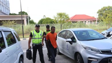 Buruh didakwa tetak rakan kacau rumah tangganya guna parang