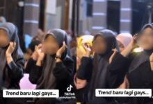 Jemaah wanita menari ketika majlis selawat