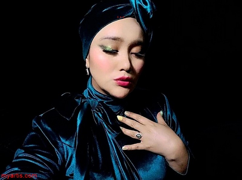 ASAM GARAM ARTIS - AZHARINA PERNAH DITAWAR RM500,000 UNTUK TIDUR BERSAMA