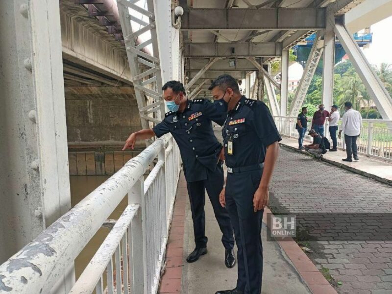 Polis cari senjata pembunuhan dalam Sungai Klang