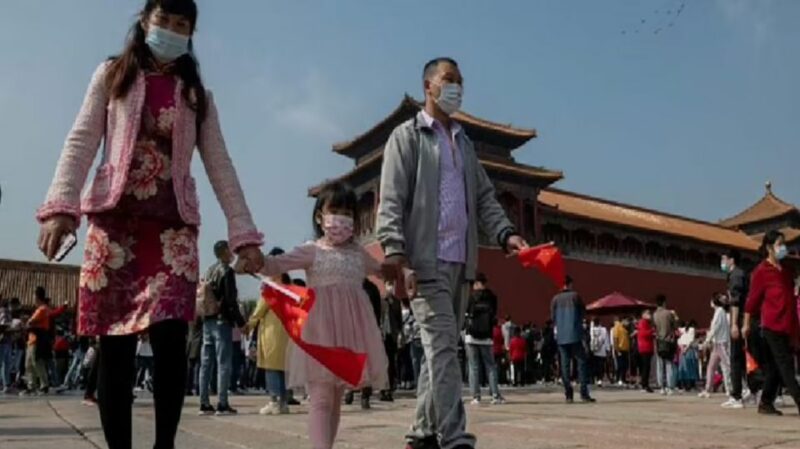 Penduduk China semakin berkurangan akibat kelahiran semakin perlahan