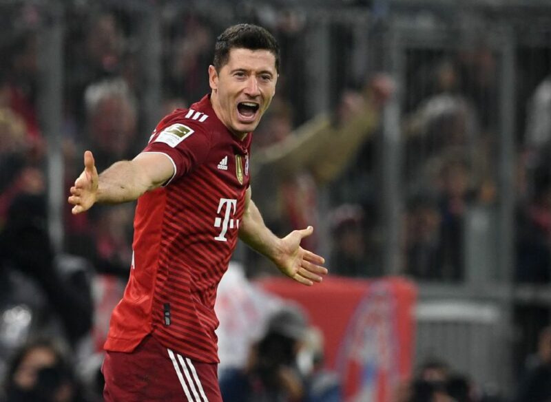 Lewandowski hampiri rekod Ronaldo