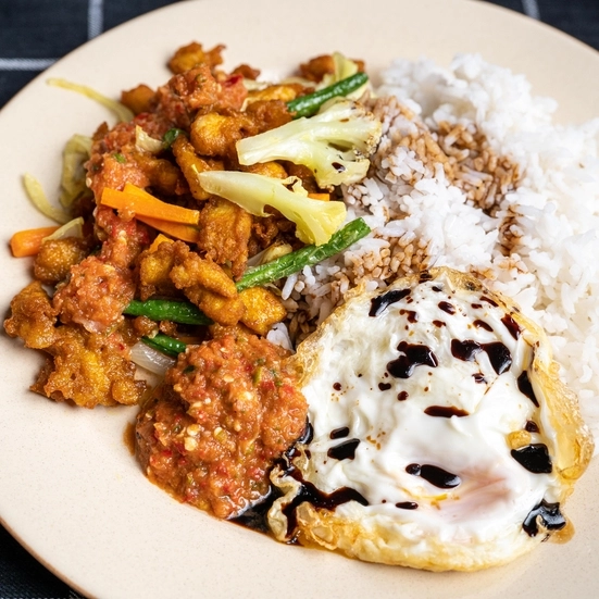 Ayam Goreng Kunyit Ala Mat Rock Dan Sambal Belacan