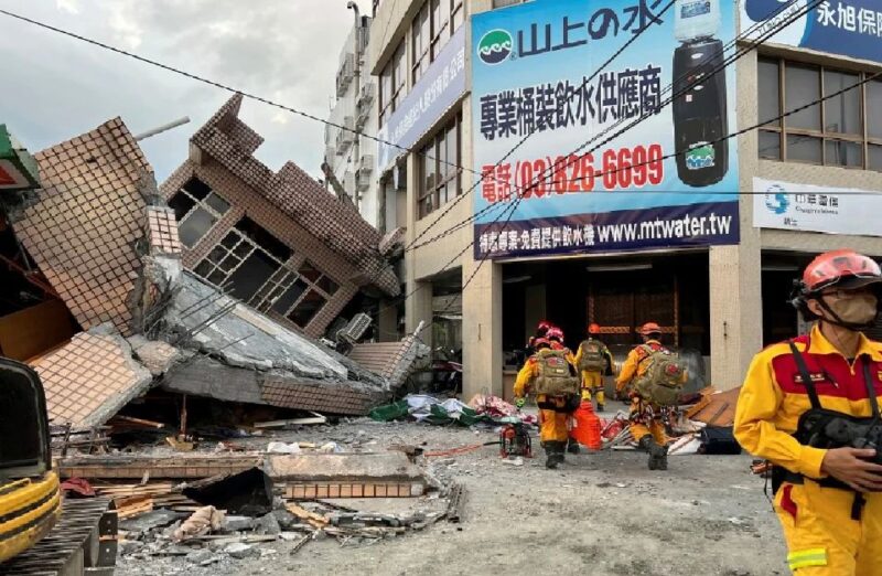 Gempa bumi: Orang ramai terperangkap