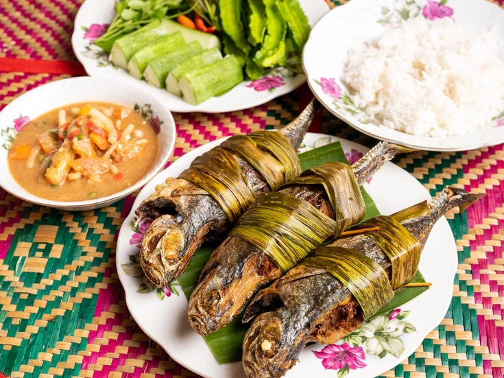 Ikan Cencaru Sumbat Sambal Kelapa & Air Asam Kerisik