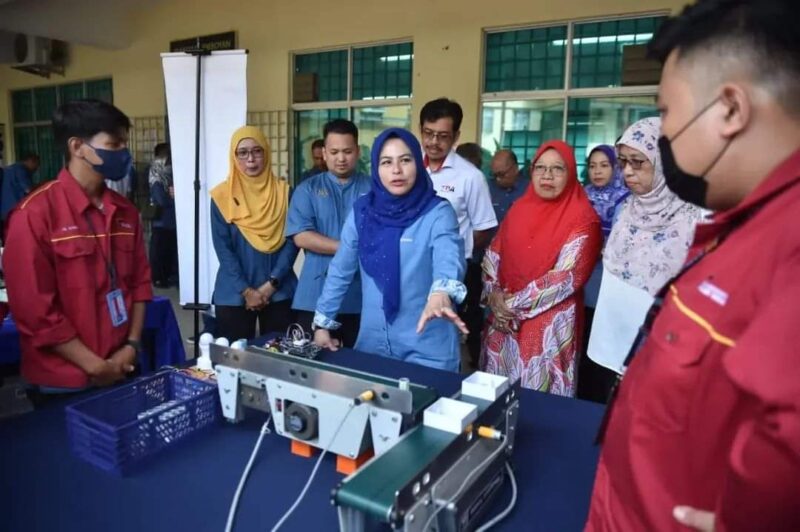 Program kerjasama kolej komuniti,  sektor swasta