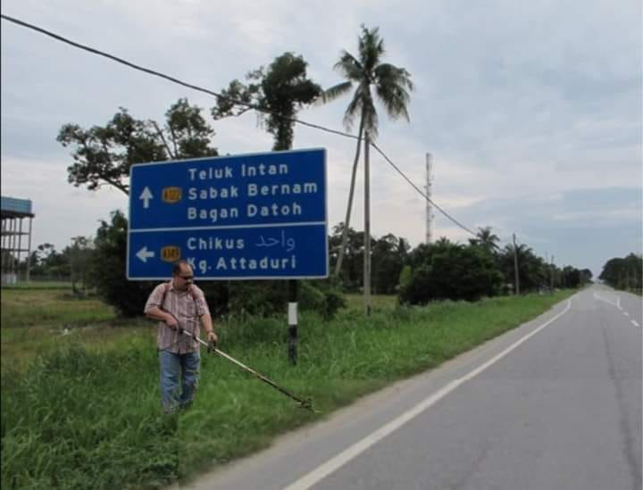 Shamsul bawa mesin rumput ke Bagan Datuk